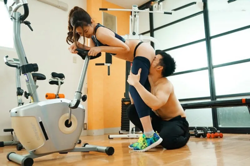 Xin gã chồng đi tập gym, bà xã cắm sừng với anh pt